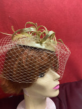 Load image into Gallery viewer, Gold Fascinator
